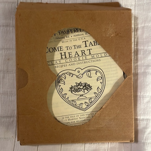 Pampered chef heart clay cookie mold come to the table recipes & instructions - Picture 1 of 7